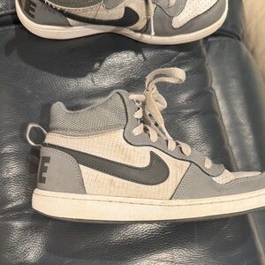 Nike Kids Sneakers in Gray and White
